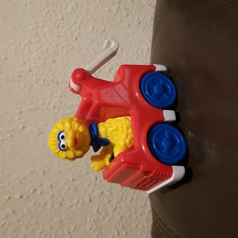 Big bird tow truck with moving wheels, great as a cake topper.